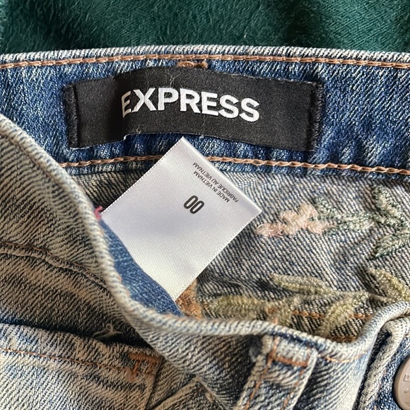 Express Embroidered Mini Skirt NWOT 00 - Picture 3 of 3